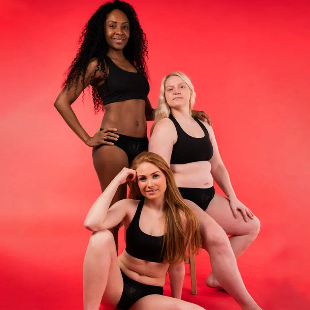 Flove menstruse svart på tre ulikemodeller– silkemyk menstruasjonstruse
